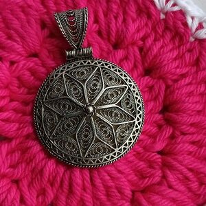 Intricate Silver Filigree Pendant Necklace